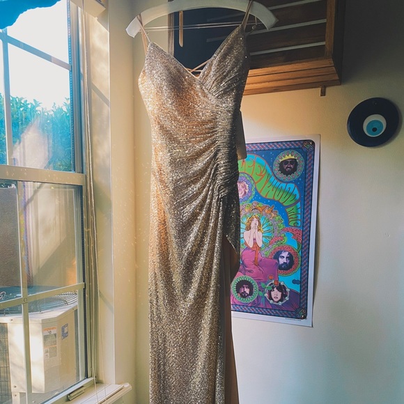 ✨GOLD PROM DRESS✨ - Picture 4 of 10